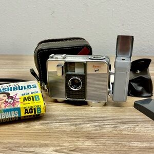 Ansco GAF Memo II Automatic 35mm Half Frame Camera and Pocket Flash Ricoh Auto